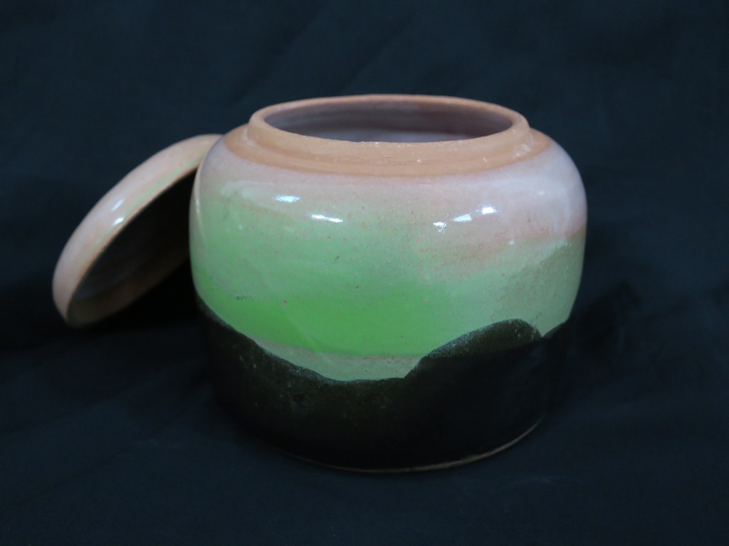 Petri Voet: Decoratieve pot met deksel van geglazuurd keramiek kopen? Bied vanaf 25!