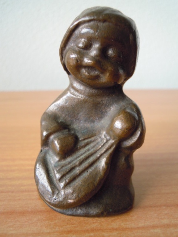 Zwaar massief bronzen beeldje 8 cm hoog 470 gram = niet gesigneerd. kopen? Bied vanaf 10!