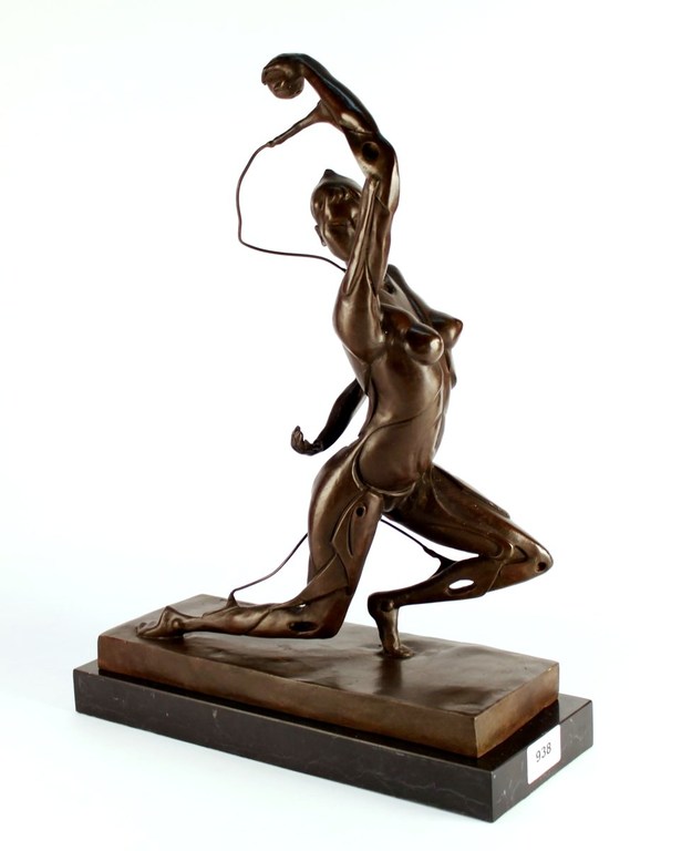 Een bronzen beeld van een danseres met bal. kopen? Bied vanaf 345!