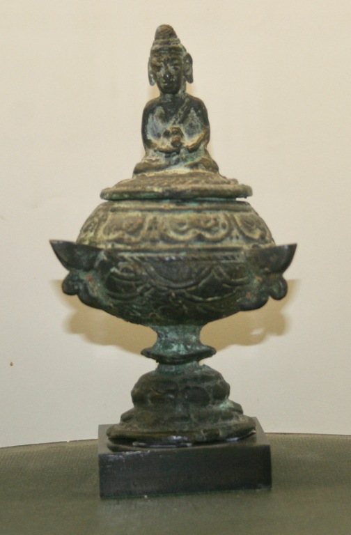 Drie bronzen beeldjes kopen? Bied vanaf 40!