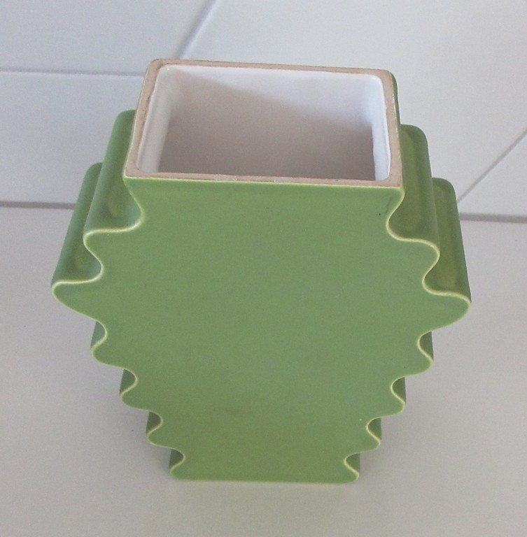 Groen aardewerken design vaas in de vorm van een boom of struik ontw. onbekend kopen? Bied vanaf 1!