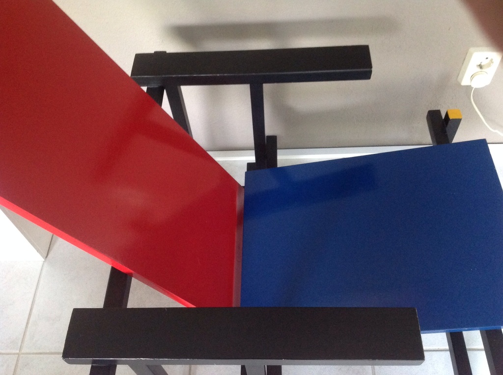 Rood blauwe stoel , zelfbouw, hout kopen? Bied vanaf 55!