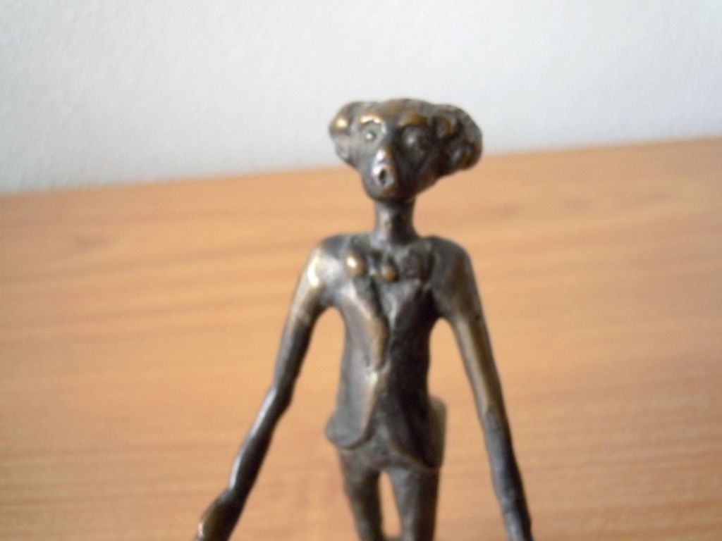 Massief bronzen beeldje 12,5 cm- kunstenaar onbekend. kopen? Bied vanaf 25!