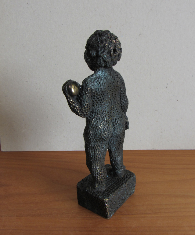 Carolein Smit - Carolein Smit, bronzen beeldje kind met bal kopen? Bied vanaf 350!