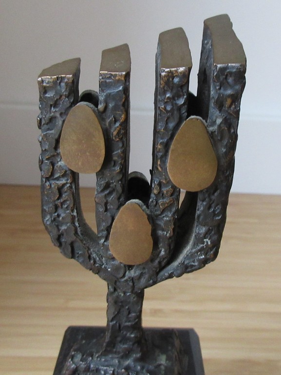 Onbekende kunstenaar - Bronzen beeld van gestileerde boom op marmeren voet getit kopen? Bied vanaf 28!