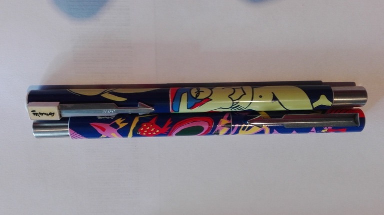 Corneille; set van 2 verschillende afbeeldingen op pen. kopen? Bied vanaf 25!