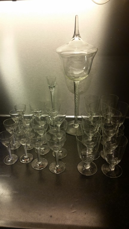 hollandse slinger spiraal glas 26 stuks mondgeblazen 1e helft 20e eeuw kopen? Bied vanaf 150!
