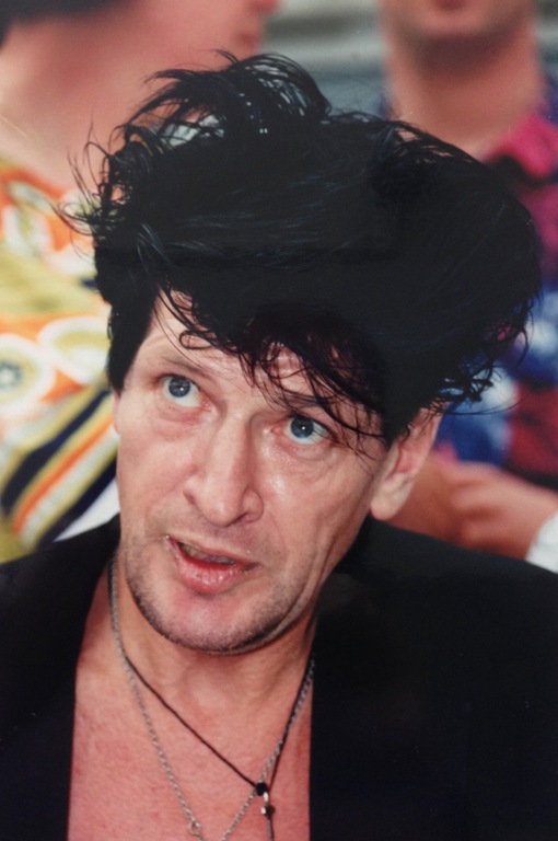 HERMAN BROOD, grote gelimiteerde en handgesigneerde zeefdruk 'Sharp Dressed' kopen? Bied vanaf 1!