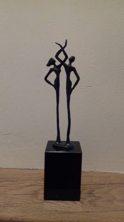 Verbronsde sculptuur op marmeren sokkel - TOGETHER -  kopen? Bied vanaf 20!
