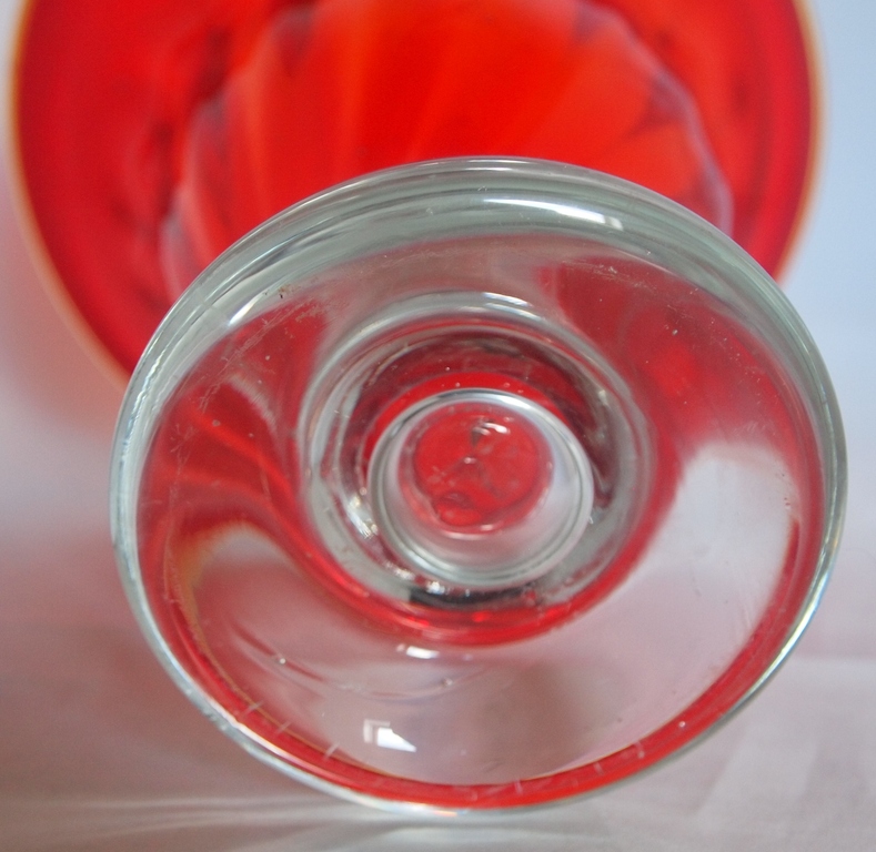 Murano rode glazen vaas op voet kopen? Bied vanaf 1!