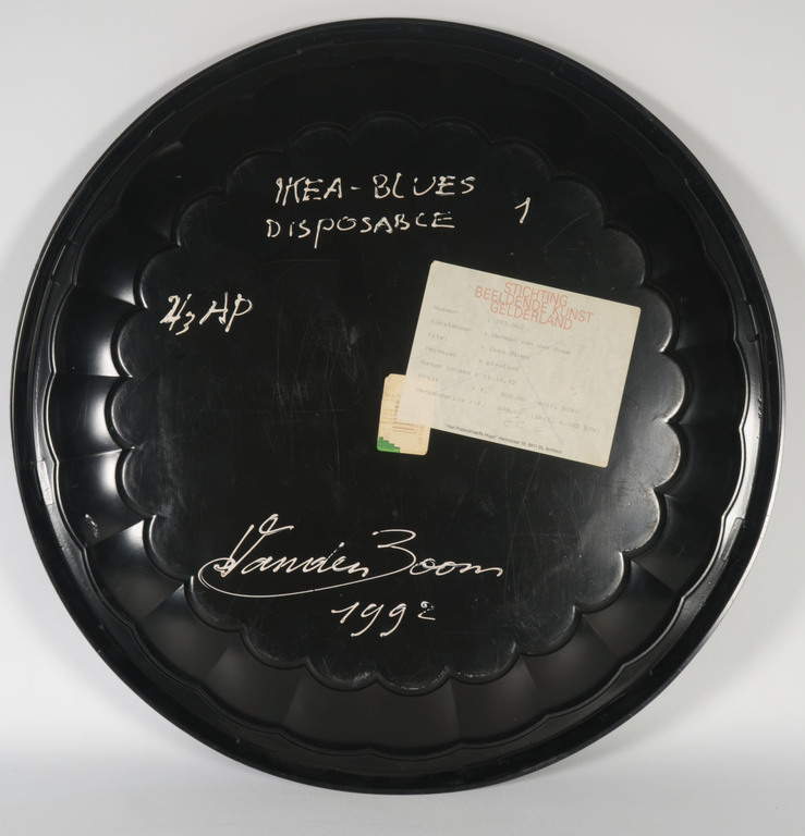 Herman van den Boom: Collage op plastic schaal, Ikea-Blues Disposable 1 kopen? Bied vanaf 1!