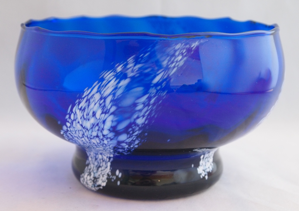Handgeblazen cobalt blauwe glazen schaal op voet kopen? Bied vanaf 1!
