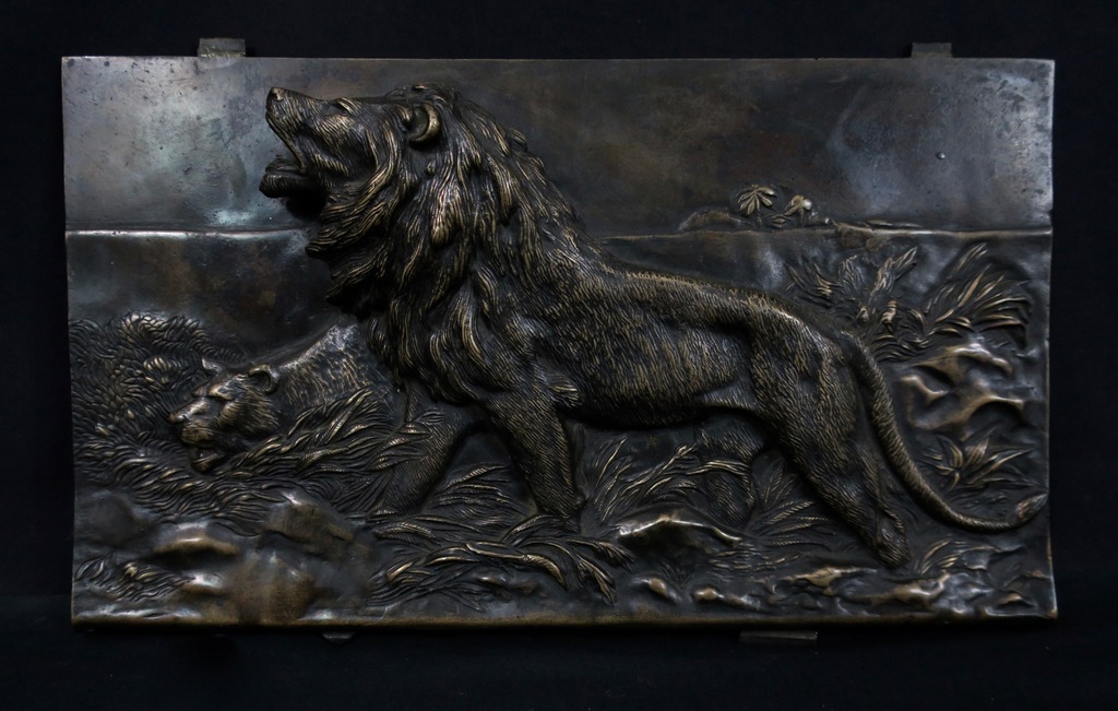19e-Eeuws Bronzen (hoog)relief: Twee leeuwen in een landschap verkocht voor € 36!
