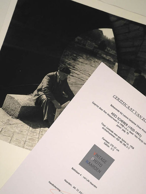 Kees Scherer (1920-1993) - Lezende man aan de Seine - Parijs ca. 1954-1962 kopen? Bied vanaf 35!