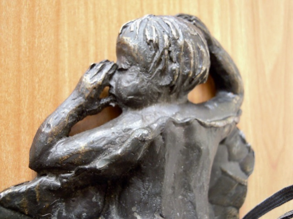 Prachtig bronzen of verbronst beeld ASTRID VELDHUYZEN-KOPPEN  - 20 x 12 cm kopen? Bied vanaf 35!