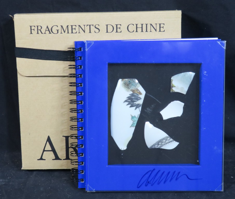 Arman: Catalogus met origineel Chinees porselein op de cover, Fragments de Chine verkocht voor € 125!
