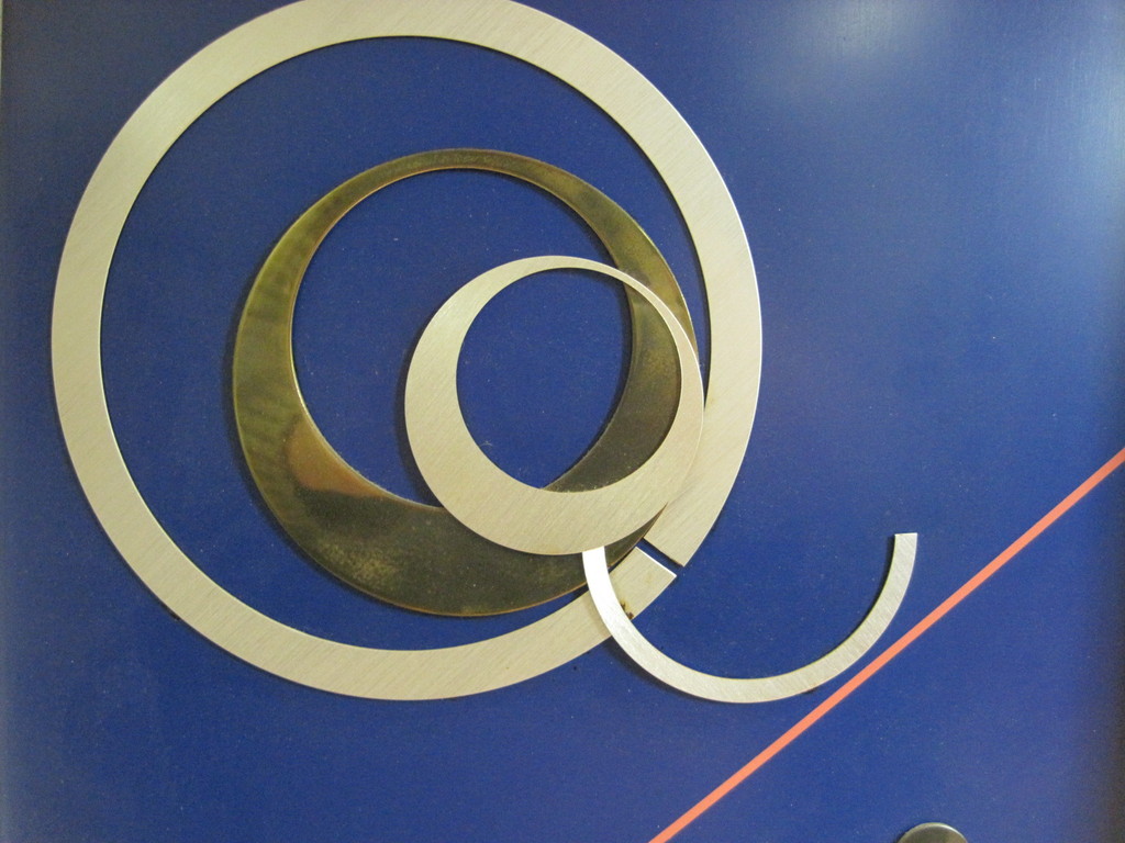gesigneerd C.D. Nieuwenhuis "cirkels" metalen abstract ingelijst kopen? Bied vanaf 1!