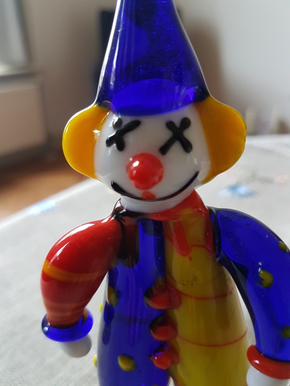 Clown in multicolor glas kopen? Bied vanaf 4!