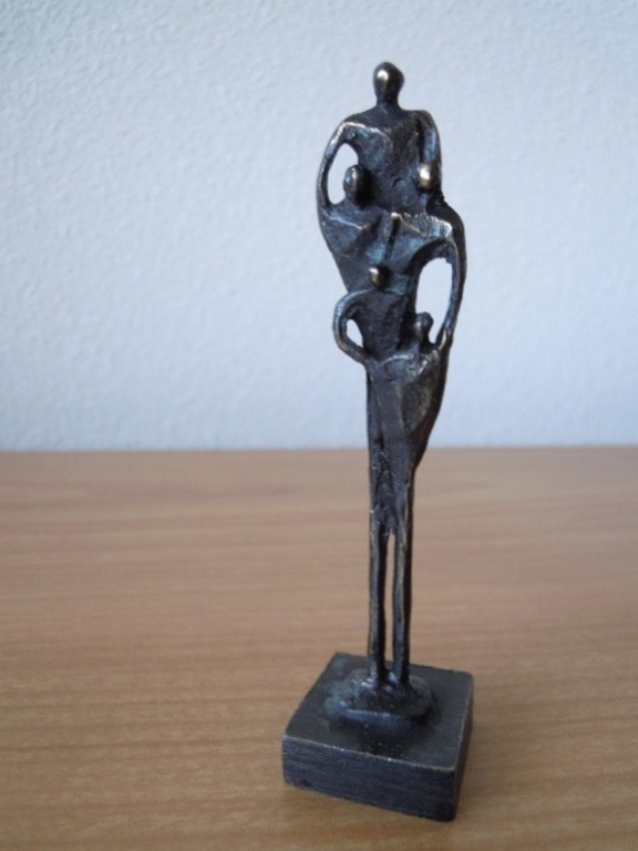 Prachtig bronzen beeldje Corry Ammerlaan - 5 personen - 11 cm hoog. kopen? Bied vanaf 25!