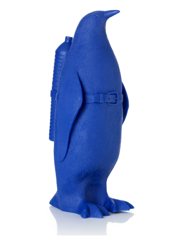 William Sweetlove: Gerecycled Plastic, Penguin met waterfles verkocht voor € 220!