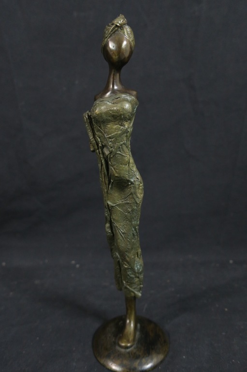 Abdulaye Gandema: Gepatineerd brons, Gestileerde vrouw in jurk kopen? Bied vanaf 150!