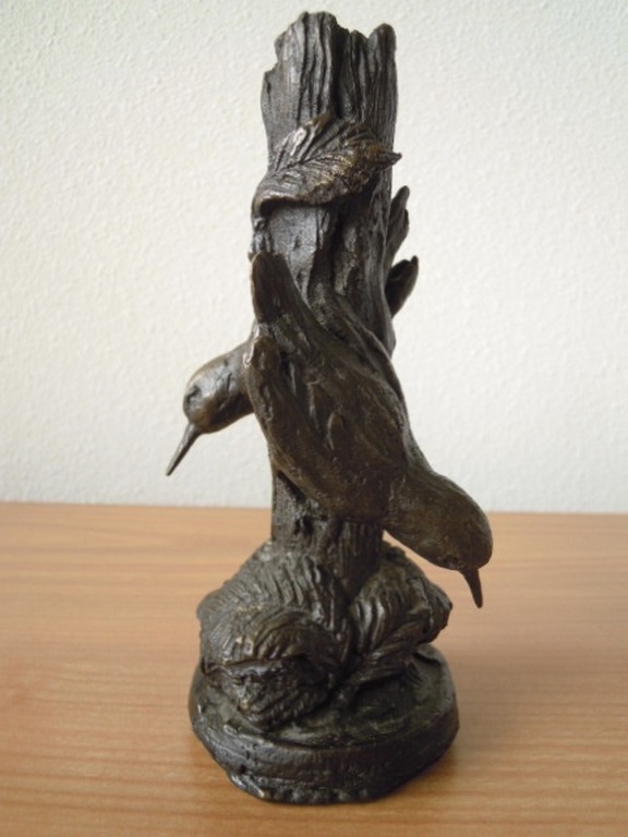 Zwaar bronzen beeld met 2 vogels op boomstam- 18 cm hoog - 2150 gram   kopen? Bied vanaf 150!