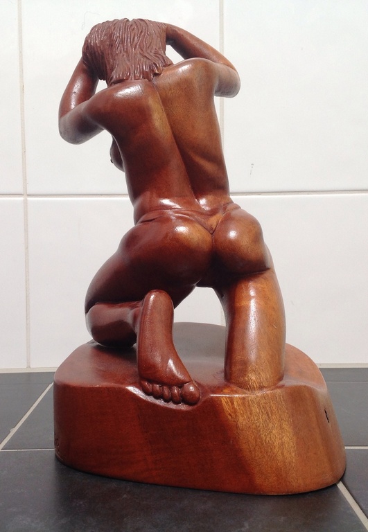 Jhunry Udenhout: beeld uit mahoniehout, naked lady, 1998 kopen? Bied vanaf 150!