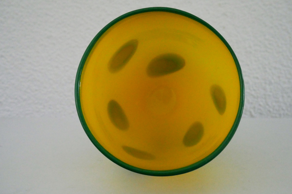 Gele vaas met ogen kopen? Bied vanaf 35!