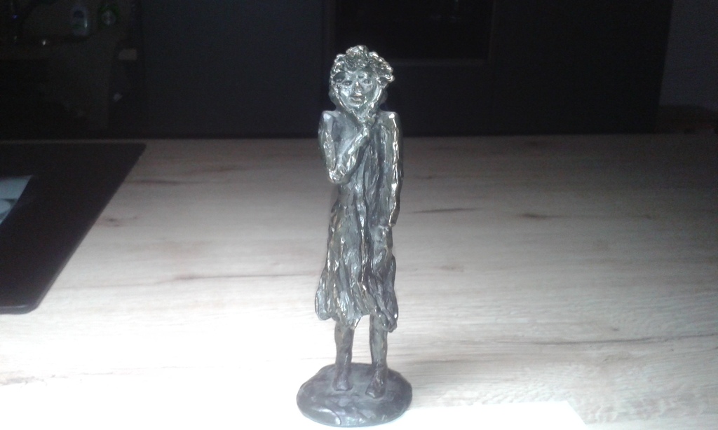 Astrid Veldhuyzen-Koppen; bronsachtig beeldje; "Wind mee" kopen? Bied vanaf 35!