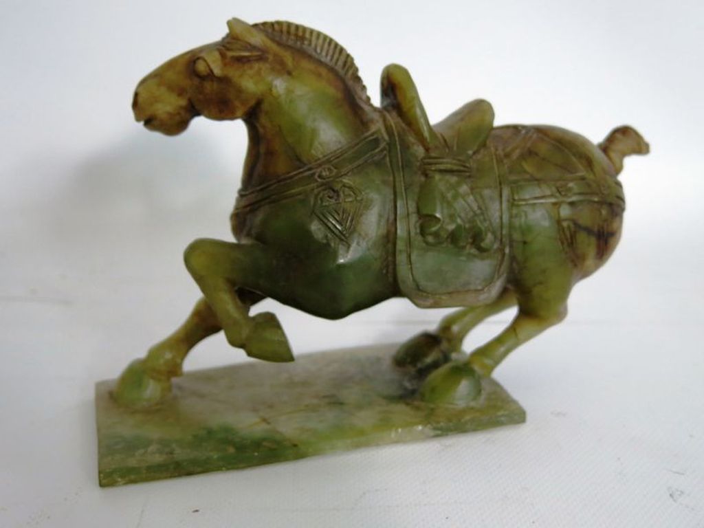 Kunstenaar onbekend: Chinees jade, Onyx paard kopen? Bied vanaf 50!