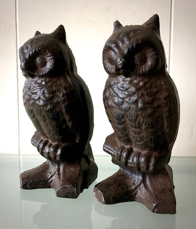 Twee stilistische gietijzeren sculpturen: Uilen - 1ste helft 20e eeuw Frankrijk kopen? Bied vanaf 19!