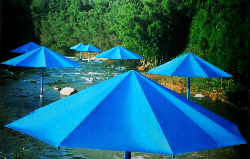 Christo - fotolitho : The Umbrella's Japan - gesigneerd verkocht voor € 85!