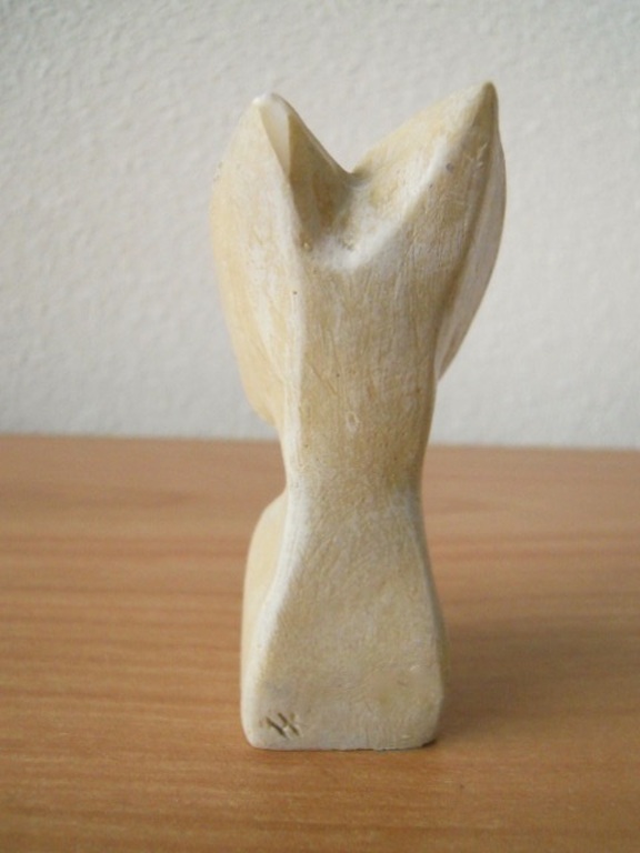 Prachtig beeldje gesigneerd met HK op de achterzijde en is 9 cm hoog.  kopen? Bied vanaf 15!