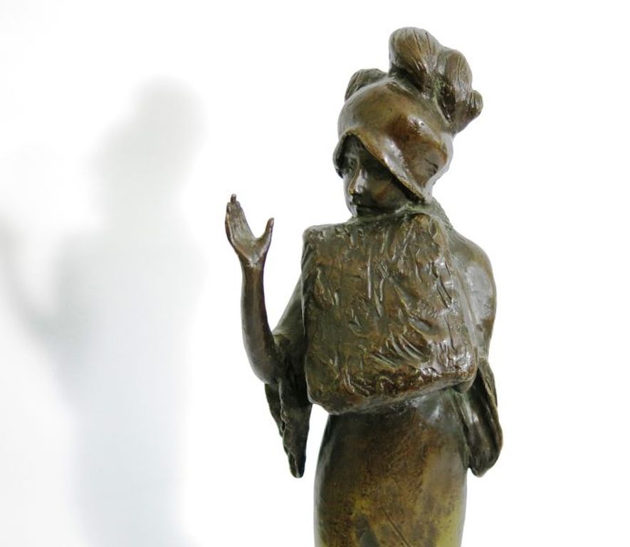 Kunstenaar onbekend: Brons, Sjieke dame met mof kopen? Bied vanaf 100!