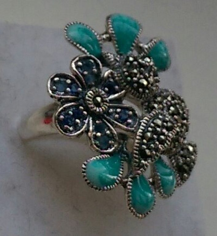 Zilveren ring met  blauwe  saffier en marcasiet  kopen? Bied vanaf 11!