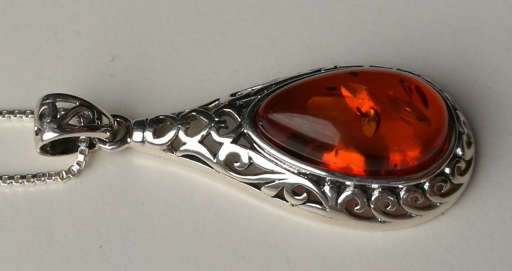 Zilveren ketting met hanger en amber kopen? Bied vanaf 27!