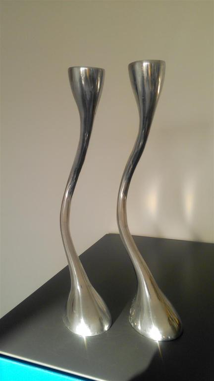 Twee gepolijst aluminium kandelaars Twister kopen? Bied vanaf 9!