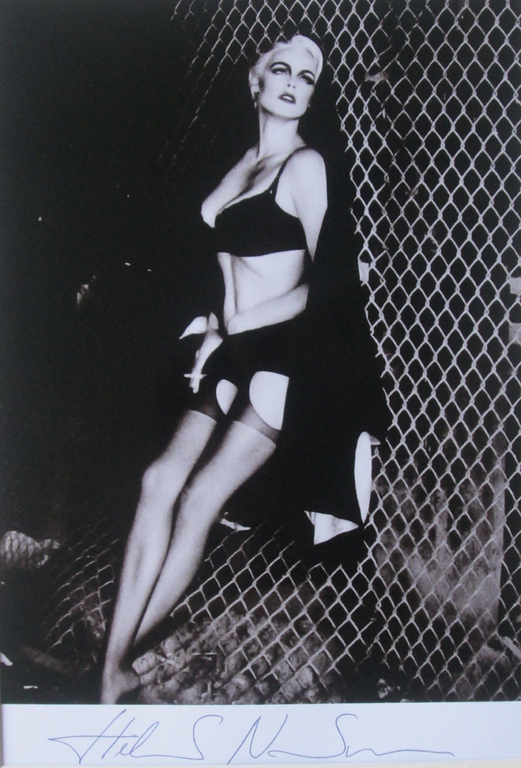 Helmut Newton - actrice Brigitte Nielsen ,Côte d’Azur  - handgesigneerd kopen? Bied vanaf 89!