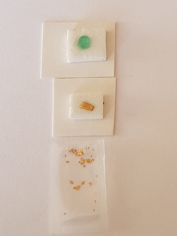 Lot van 12( 999) zuivere goudmarkt goudklompen 0.6-1.5mm 1 natuurlijke emerald  kopen? Bied vanaf 1!