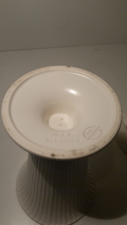 Wedgwood Etruria Barlaston England 2 keramieke vazen kopen? Bied vanaf 20!