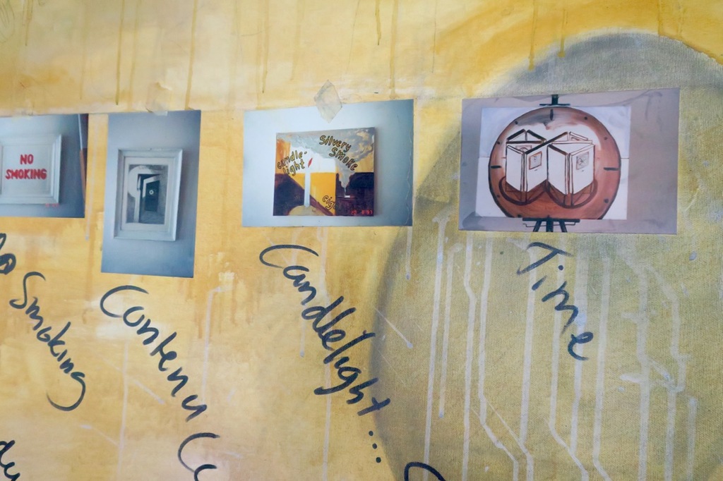 Leon Dekker: Olie en collage op doek, The revue company - Ingelijst (Zeer groot) kopen? Bied vanaf 1!