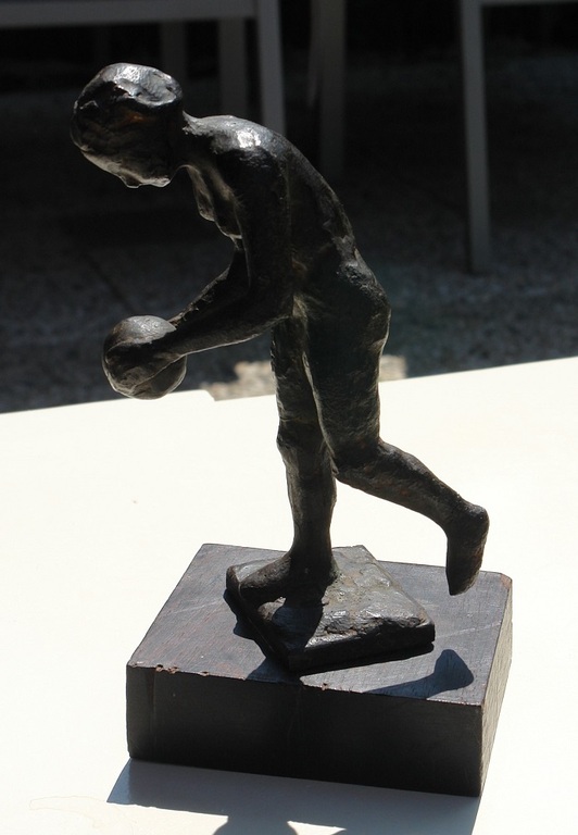 Onbekende kunstenaar. Balspeelster in brons kopen? Bied vanaf 65!