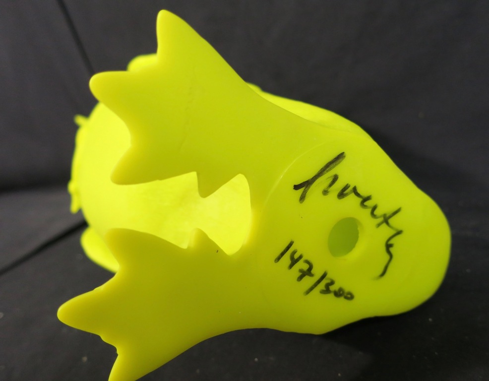 William Sweetlove: Gerecycled plastic, Penguin met waterfles geel kopen? Bied vanaf 220!