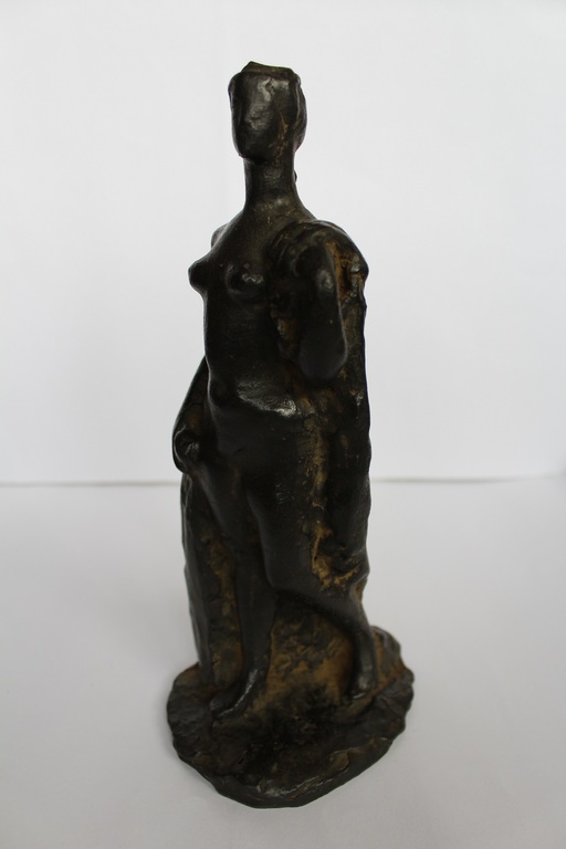 Charlotte van Pallandt: Bronzen beeld, Staand naakt met draperie kopen? Bied vanaf 750!