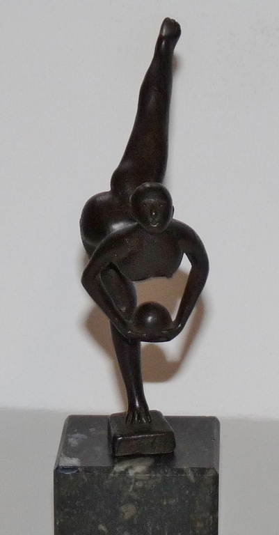 Piet van Heerden, Bronzen beeld, Naakt met bal kopen? Bied vanaf 225!