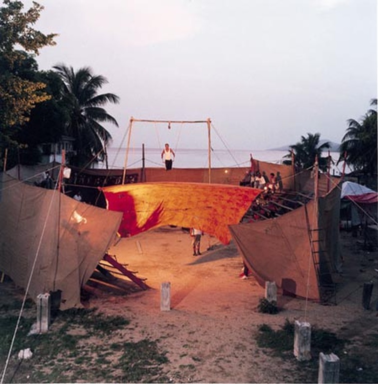 het circus, fotografie kopen? Bied vanaf 1500!