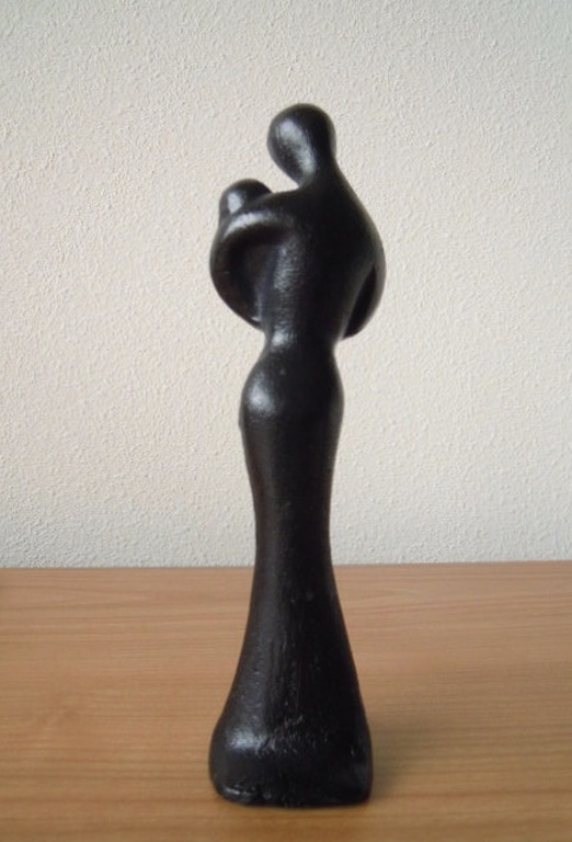 Beeld Moeder met kind - Zwaar massief - 1285 gram -23cm hoog   kopen? Bied vanaf 20!