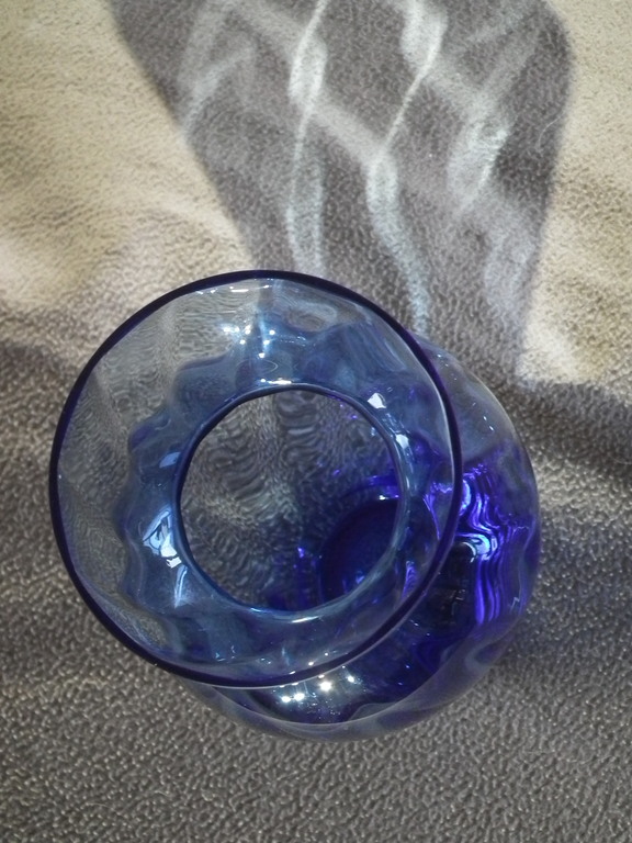 Willems Noyens gesigneerde blauwe vaas met optische banen kopen? Bied vanaf 28!