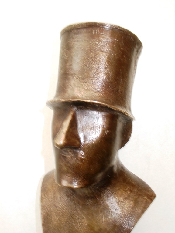 Man met hoed brons op natuursteen kopen? Bied vanaf 150!