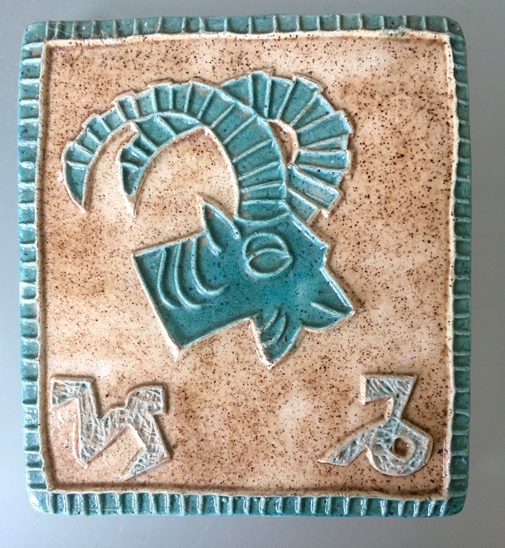 Frans Tuinstra Neercanne (1923-2006)  -  Relief tegel 'Ram' - gesigneerd kopen? Bied vanaf 5!